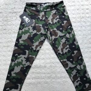 S2 Sportswear Tight Fit Stay Cool Crop Leggings Small Camo Print --New w/Tags